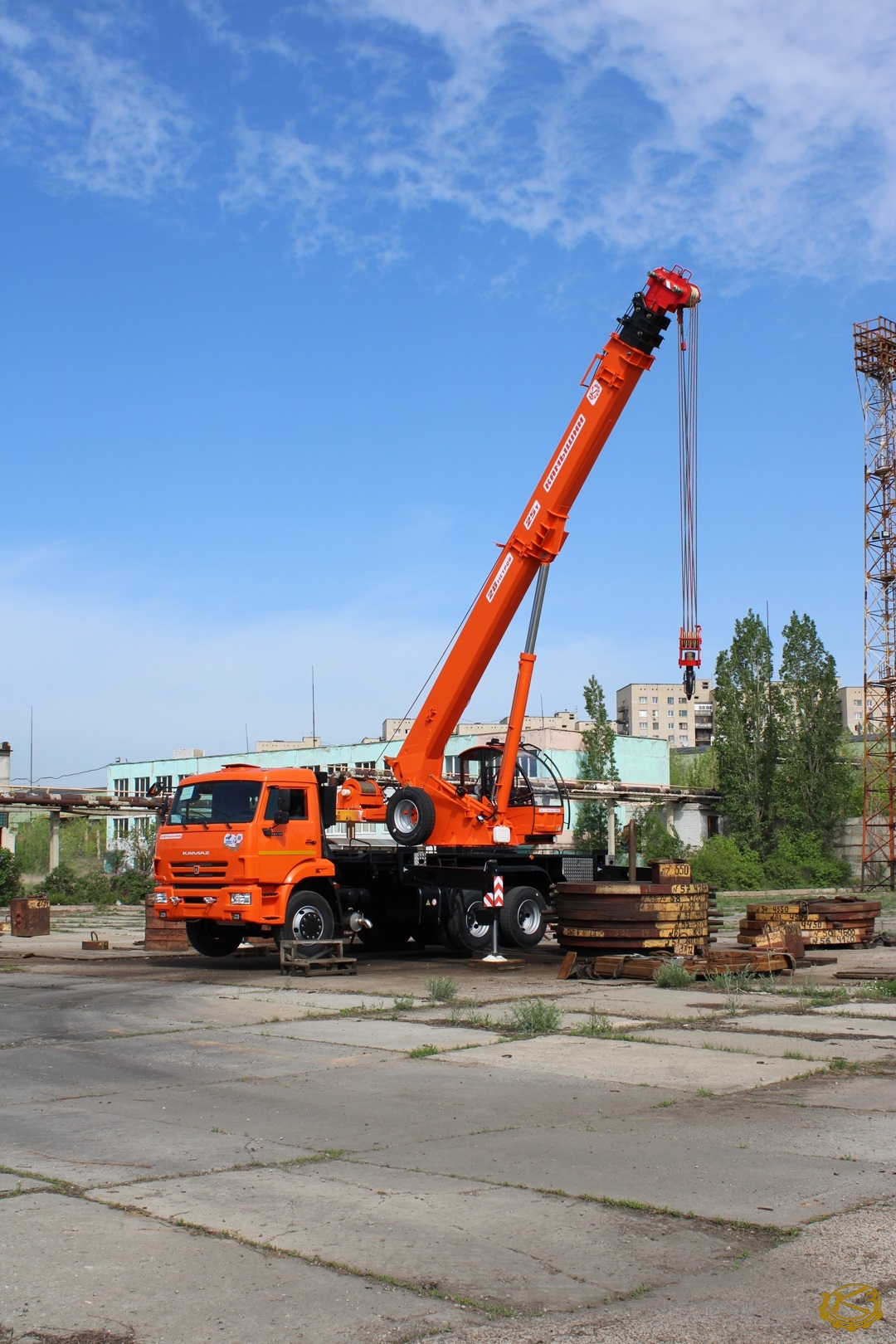 Read more about the article Первый автокран модели КС-55713-1К-3 в линейке.